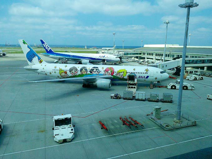An ANA plane with cute illustrations An ANA plane with cute illustrations