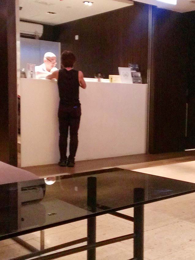 ハッピーアワー・オボロ ウェスト カオルーン(Hotel Ovolo West Kowloon.) ハッピーアワー・オボロ ウェスト カオルーン(Hotel Ovolo West Kowloon.)