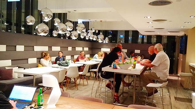 ハッピーアワー・オボロ ウェスト カオルーン(Hotel Ovolo West Kowloon.) ハッピーアワー・オボロ ウェスト カオルーン(Hotel Ovolo West Kowloon.)