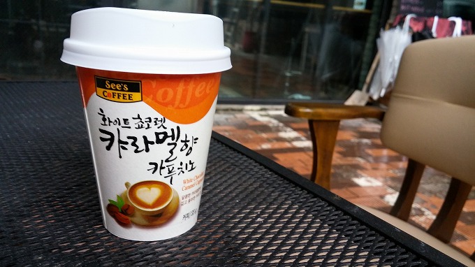 カップのコーヒーを買う - 明洞へ(The way to Myeong-dong.) カップのコーヒーを買う - 明洞へ(The way to Myeong-dong.)